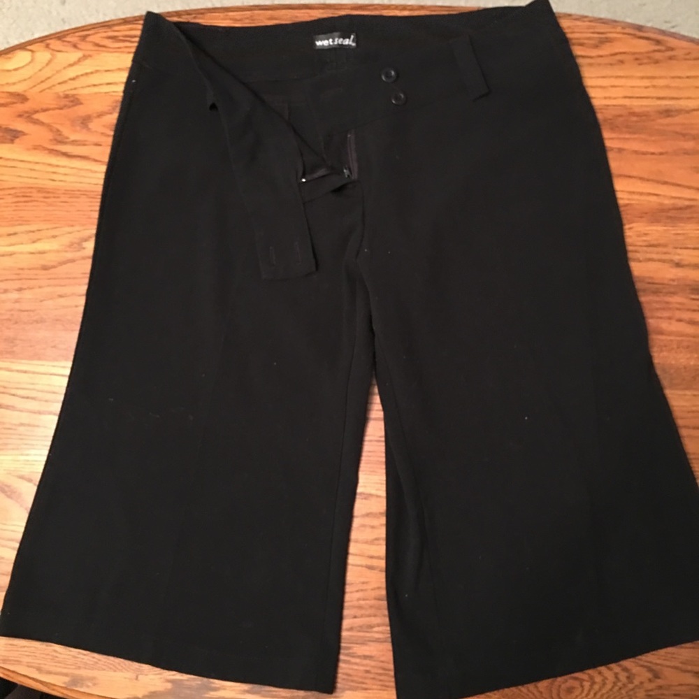 Wet Seal dress capris Black Large